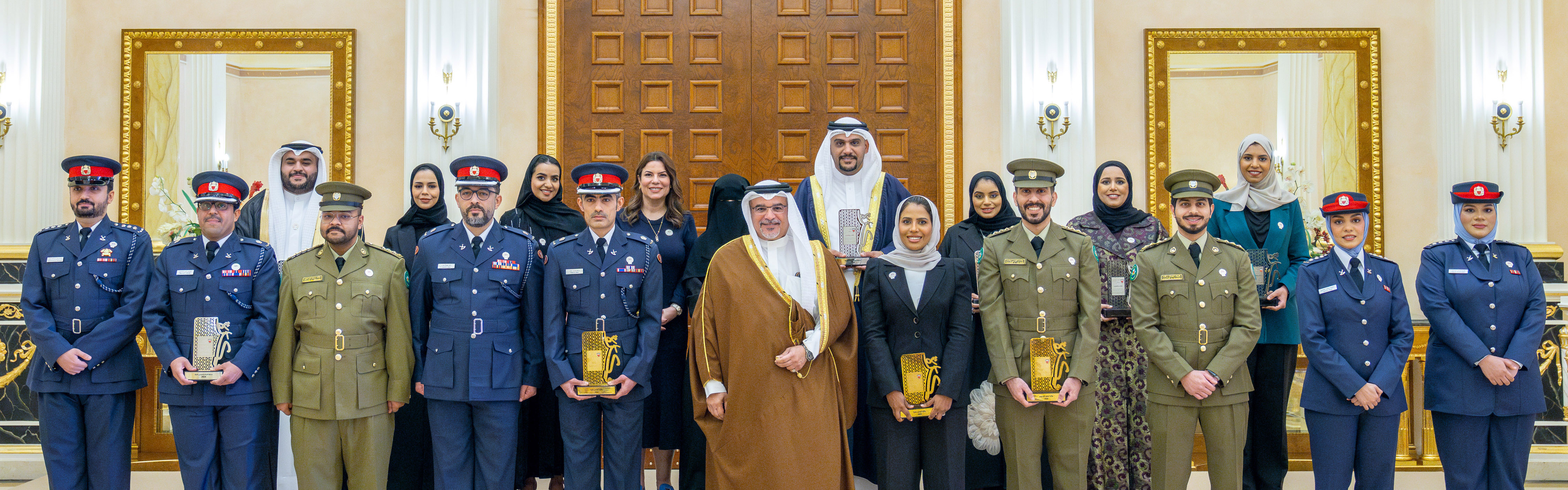 سمو ولي العهد رئيس مجلس الوزراء⁩ يلتقي أصحاب الأفكار الاثني عشر المتأهلة للمرحلة النهائية في النسخة السادسة من مسابقة الابتكار الحكومي (فكرة) ويتفضل بتكريمهم